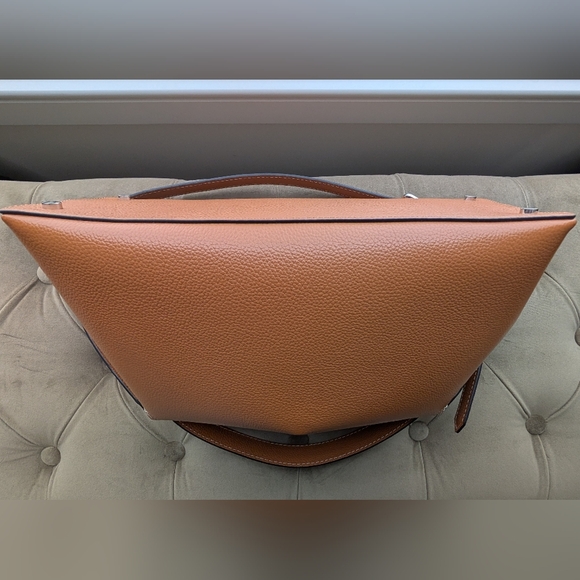 Toteme T-Lock Top Handle Bag Tan - Picture 5 of 15